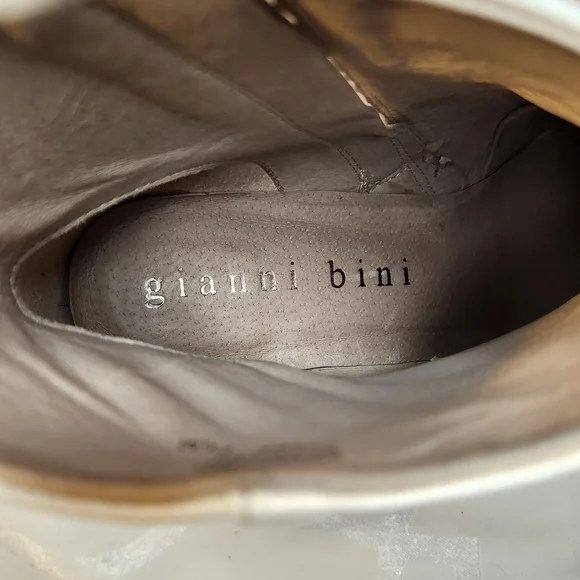 Gianni Bini Jaydennn White Ankle Embossed Leather Heeled Ankle Booties Size 7.5 - Picture 7 of 8